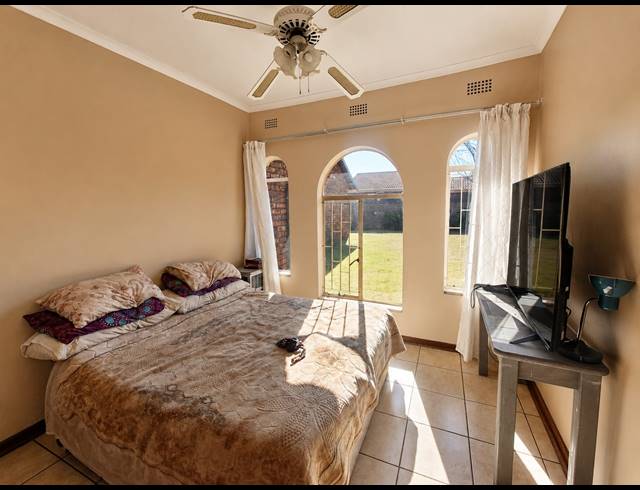 3 BEDROOM HOUSE FOR SALE IN VANDERBIJLPARK SE 3